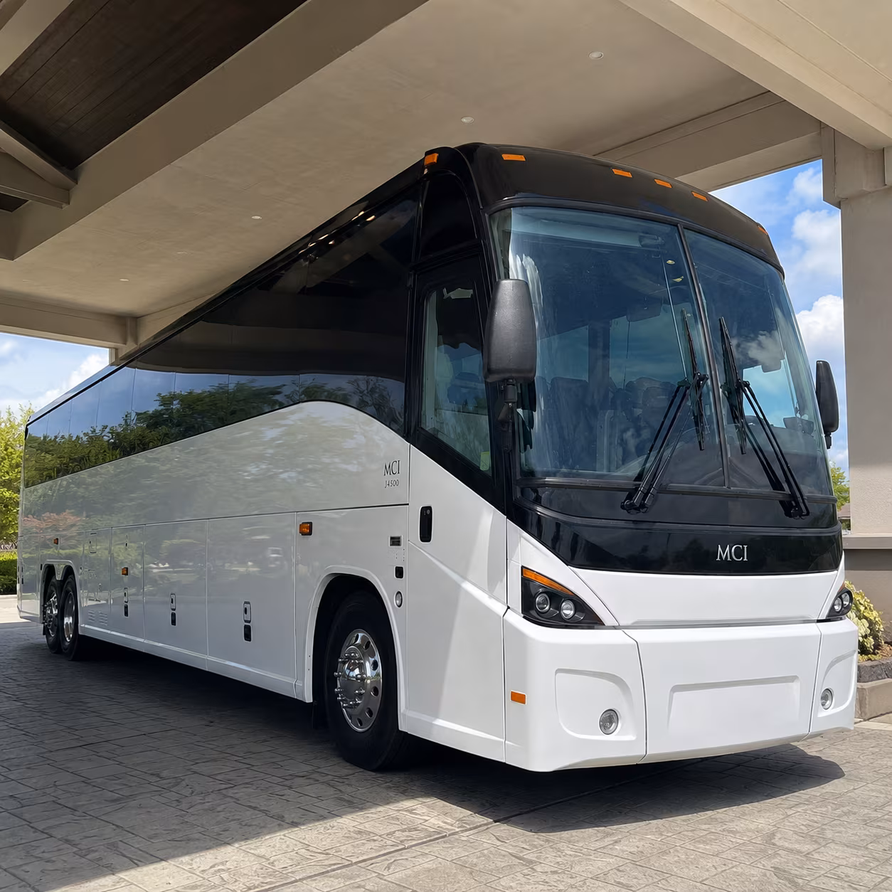 daily commuter shuttle buses from the south coast rail station