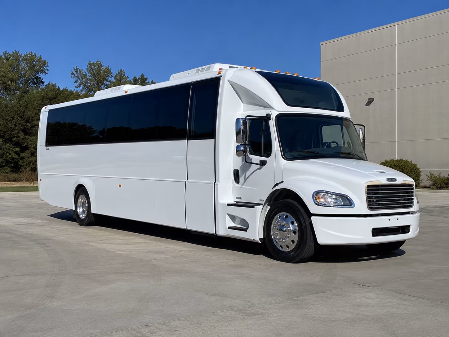 new bedford 28 passenger party bus